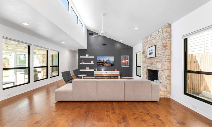 Oak Forest Maison | Close to Domain DT Shopping Chic Serene 3BR