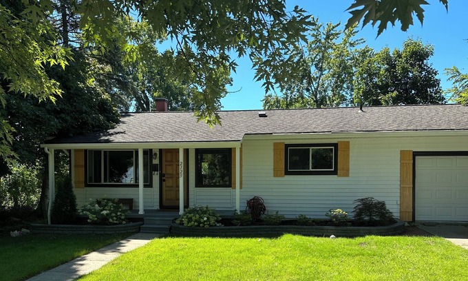 Ann Arbor Maison | Close to Downtown Ann Arbor, The Big House, U of M Campus and Medical Center