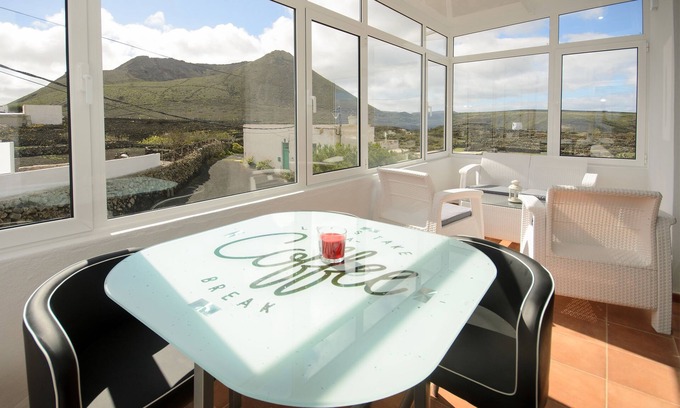 Ye Appartement | Close to Hiking and Beach with Beautiful Winter Garden - Apartment Ye
