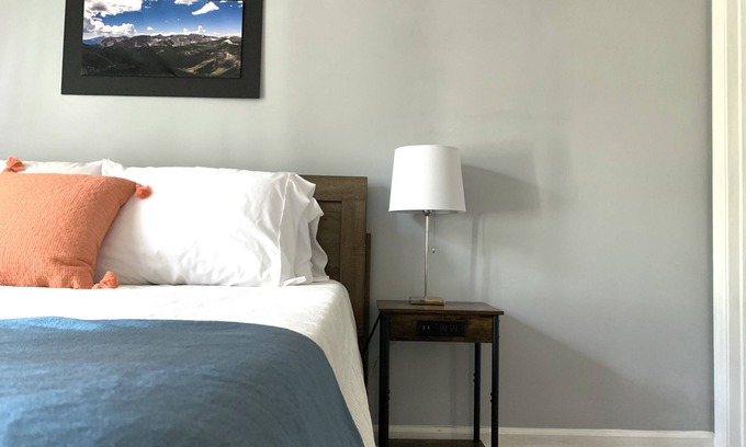 Auburn Copropriété | Close to it all. 1.5 blocks to Stadium! 2BR/2BA + RESERVED PARKING
