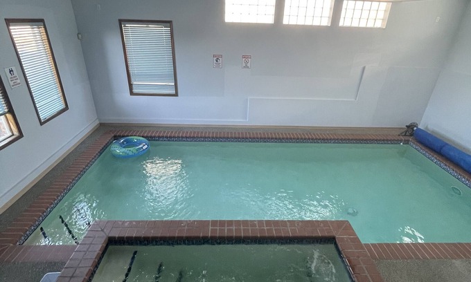 West End Appartement | Close to Mount Rainer, JBLM, Tacoma Dome, trails, etc. beautiful sunsets, pool