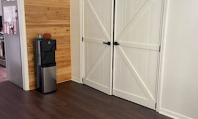 South Bend Maison | Close to ND Oasis - Remodeled kitchen with outdoor fire pit