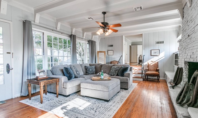 Central Oklahoma City Maison | Close to Fairgrnds | In-Law Suite | Double Dens
