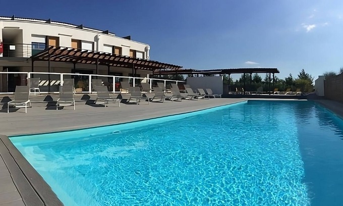 Eguilles Hôtel | Close to Parc du Jas de Bouffan! Pets Allowed, Parking & Pool!