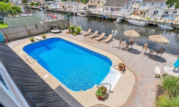 Bayville Maison | Close to Seaside Heights Jersey Shore Beach House