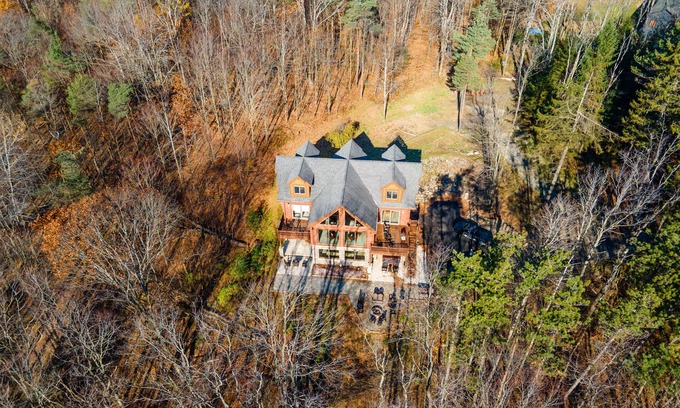Ellicottville Maison | Across from Holimont Ski Resort & 1.5 miles from downtown shopping district.