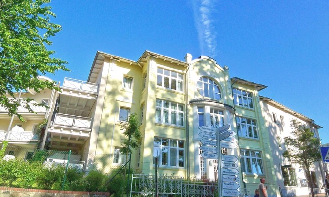 Gohren Appartement | Close to the beach, balcony, free AHOI adventure pool - Strandresidenz Brandenburg FeWo 36