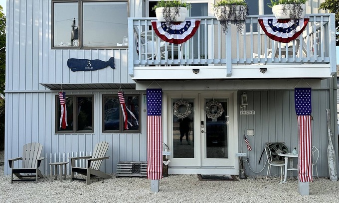Barnegat Light Maison | Close to the Bay and Beach! 5 BDR in the heart of Barnegat Light