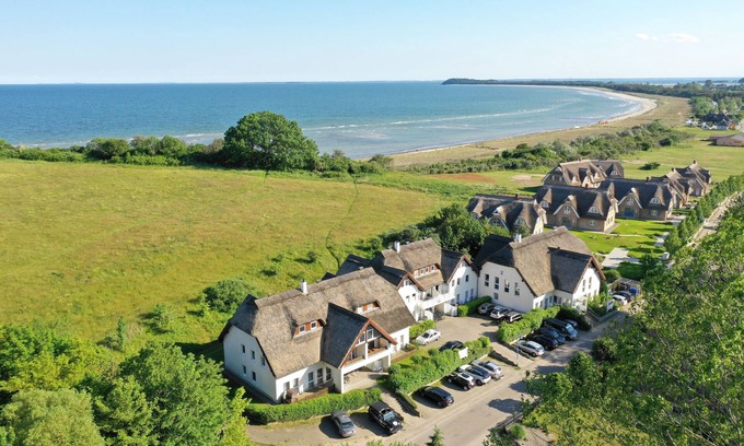 Lobbe Appartement | Close to the beach with terrace, use of swimming pool and sauna - Strandhaus Mönchgut FeWo09