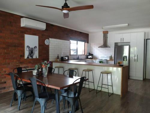 Myrtleford Maison | Close to Town and Very Private