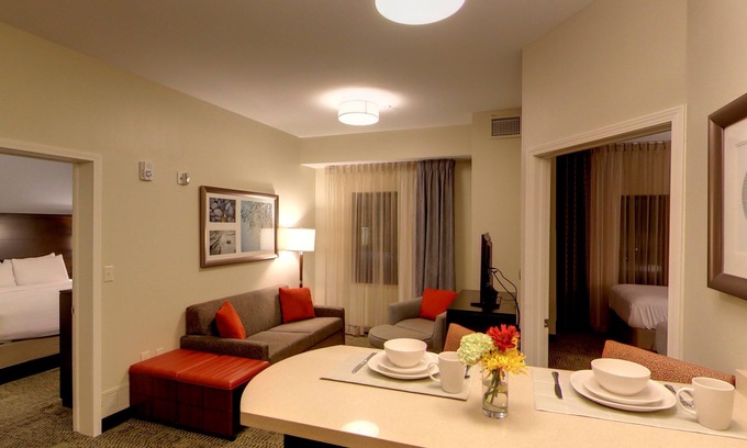 Bryant Pattengill East Copropriété | Close to U of M + Research Park | 24 Hour Business Center + Indoor Pool
