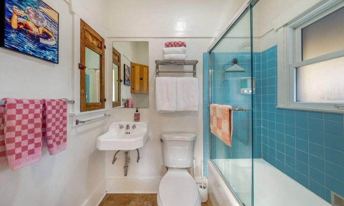 Feldman's Maison | Close to UofA / Stylish & Cozy / 1 BR 1 BA / Porch