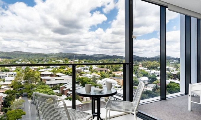 Toowong Appartement | Close to UQ + Carpark, Modern 1BR Apt w/Views