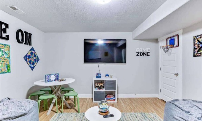 Sunset Heights Maison | Close to UVU & BYU, Golf Course, Pet Friendly