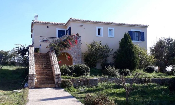 Kranidi Maison | Monuments les plus proches * Musée du folklore Ermioni 7. 8 km Monastère Agion Anargiron 7. 9