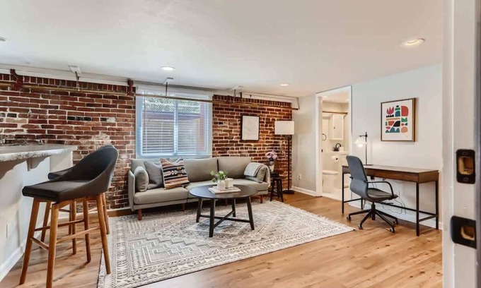 Congress Park Appartement | Cloud by Modern Midstay | 1Block to City Park #C14
