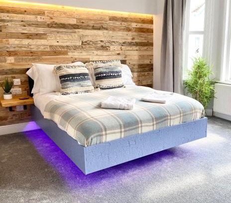 Bournemouth City Centre Maison | Cloud9 Guest House - by Coastline Retreats - Newly Renovated, Beautiful Ensuite Rooms Near Seafront in Town Centre, Netflix, SuperFast WiFi, Communal Kitchen