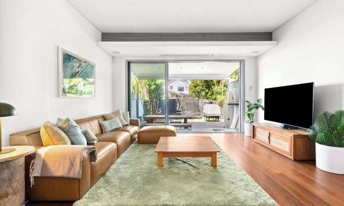 Clovelly Maison | Clovelly Gables Classic Seaside Abode near Bronte