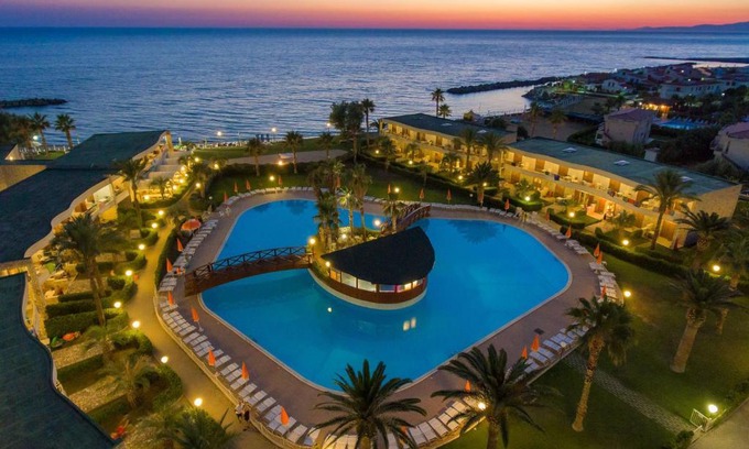 Belvedere Marittimo Hôtel | Club Residence La Castellana Mare