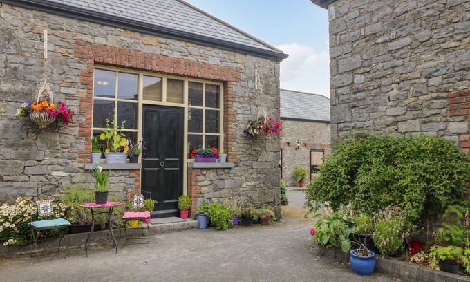 County Laois Maison | COACH HOUSE, family friendly in Borris-In-Ossory, County Laois