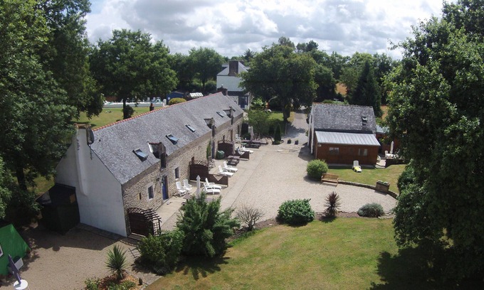 Camors Cottage | Coach House pour 6 personnes avec piscine partagée chauffée dans un cadre magnifique rural