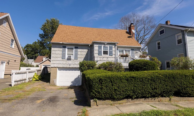 Devon Maison | Coastal 5BR Home in Milford CT – Family-Friendly, Stylish & Close to Beaches