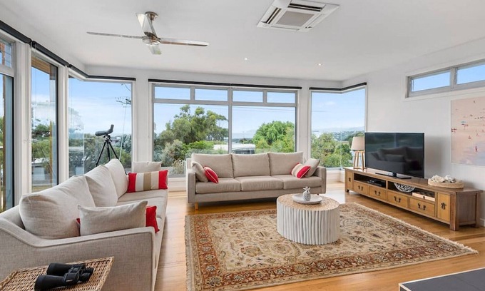 Aireys Inlet Maison | Coastal Beach House Elegance with Stunning Views