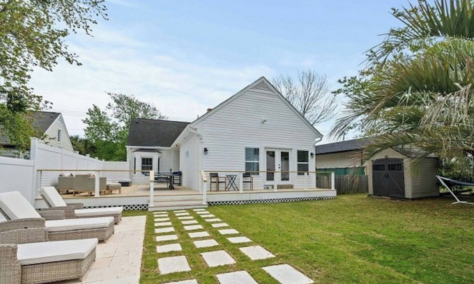 Crescent Beach Maison | Coastal Breeze -5BR -Hot Tub, Ping Pong, Fire Pit