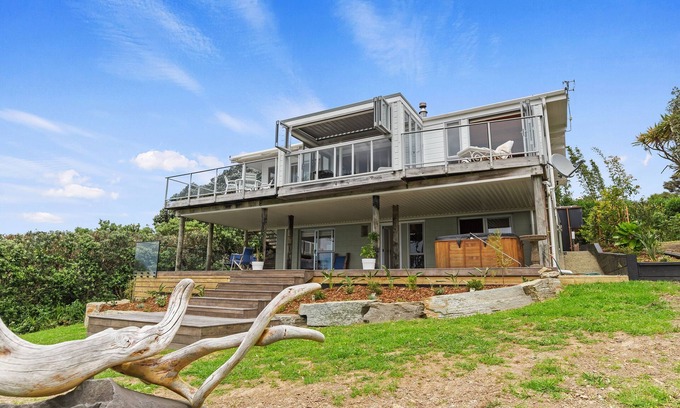 Langs Beach Maison | Coastal Calm - Langs Beach Holiday Home