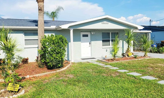 Hudson Beach Estates Maison | Coastal canal front oasis
