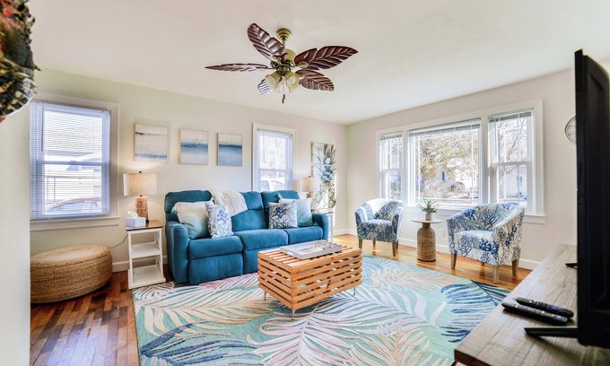 Jackson Maison | Coastal Comfort at The Salty Nest: Pet-Friendly with King Bed & Fast WiFi!