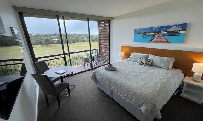 Fingal Station Balnéaire | Coastal Cove Suite with balcony - close to hot springs.