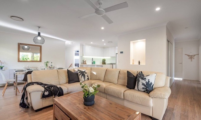 Aroona Maison | Coastal Family Escape Caloundra