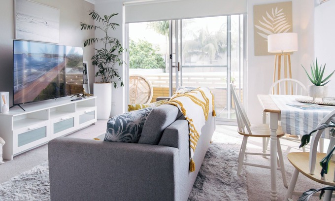 Dee Why Appartement | Coastal getaway,Tropical palms Dee Why