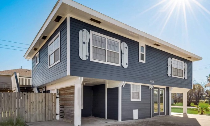 Jamaica Beach Maison | Salty Seahorse beach home with golf cart included until January 31st!