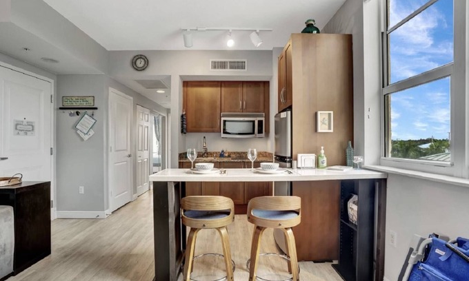 Boynton Beach Copropriété | Spring Deals are HOT! Coastal Key Suite - Casa Costa 406N, Pools, Jacuzzi, Beach & Dog Friendly