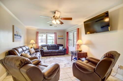 Long Beach Maison | Coastal Long Beach Rental with Patio, Walk to Beach!