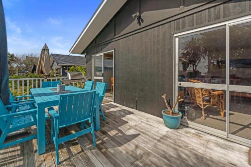 Papamoa Beach Maison | Coastal Oasis - Papamoa Beach Holiday Home