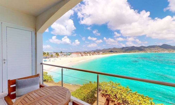 Beacon Hill Copropriété | Spacious Studio Overlooking Simpson Bay Beach