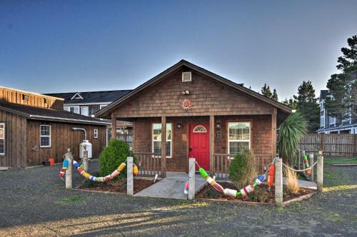 Long Beach Appartement | Coastal Retreat in Long Beach Walk to Attractions