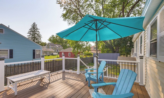Southern Coast Maison | Coastal Retreat w/Large Yard < 1 Mi to Dtwn Saco!