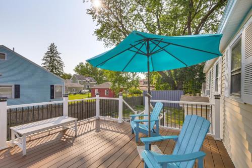 Southern Coast Maison | Coastal Retreat with Large Yard Less Than 1 Mi to Dtwn Saco!