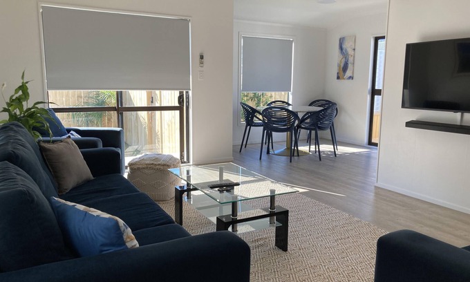 Papamoa Beach Cottage | Coastal holiday home with Hot Tub, newly renovated and very close to the beach