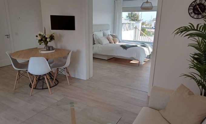 Baile na hAbhann Appartement | Coastal self catering apartment - with sea views