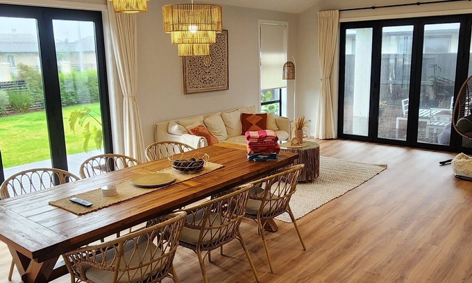 Papamoa Beach Maison | Coastal spacious 4-bedroom house close to beach with spa.