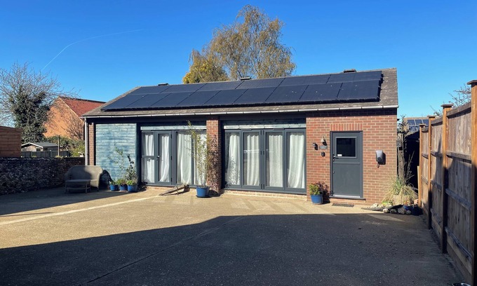 Wells-next-the-Sea Maison | Coastguard's Boathouse ,Wells-next-the-sea, close to beach, harbour, parking,EV