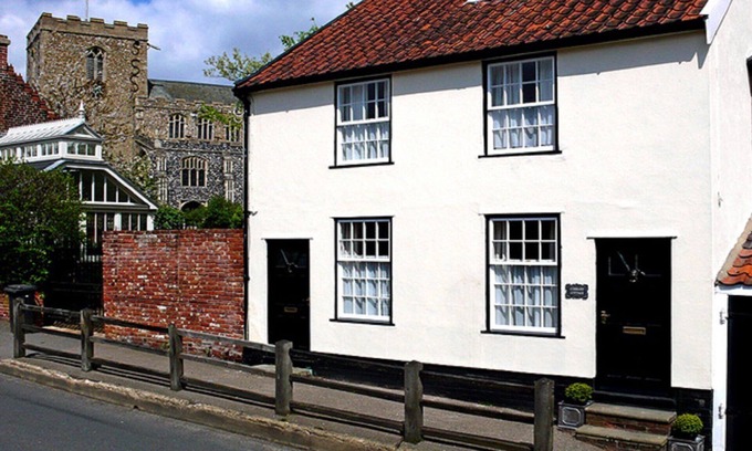 Debenham Cottage | Cobblers Cottage (double façade) dans un bourg pittoresque et historique du Suffolk