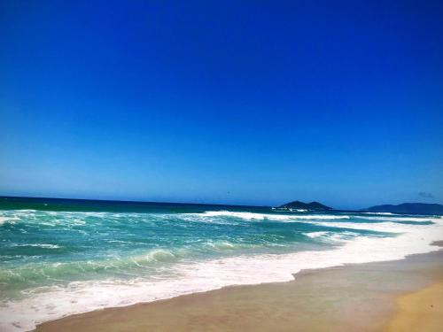 Rio Tavares Appartement | Cobertura Duplex com Vista Panorâmica, Jacuzzi e Churrasqueira, próximo ao mar e ao Novo Campeche.