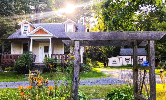Coburn Maison | Coburn On the Creek est à 35 km de PSU - Fishing / Hiking / Tubing / Sleeps 12 /
