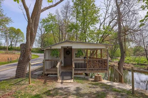 Brownstown Maison | Cocalico Creek Cabin Lititz